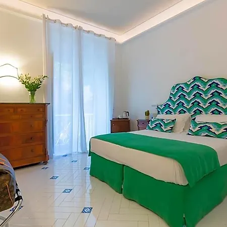 Di Hotel